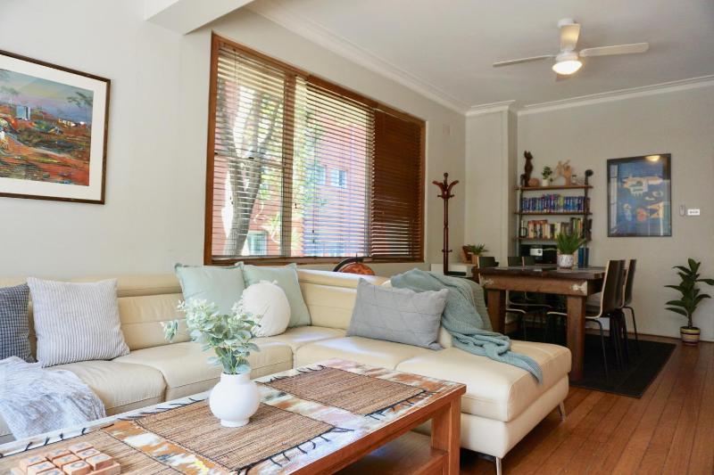 The Dream: Coogee 3 bedroom-AC-cortyard-200m Beach — отель с удобным расположением в Сиднее