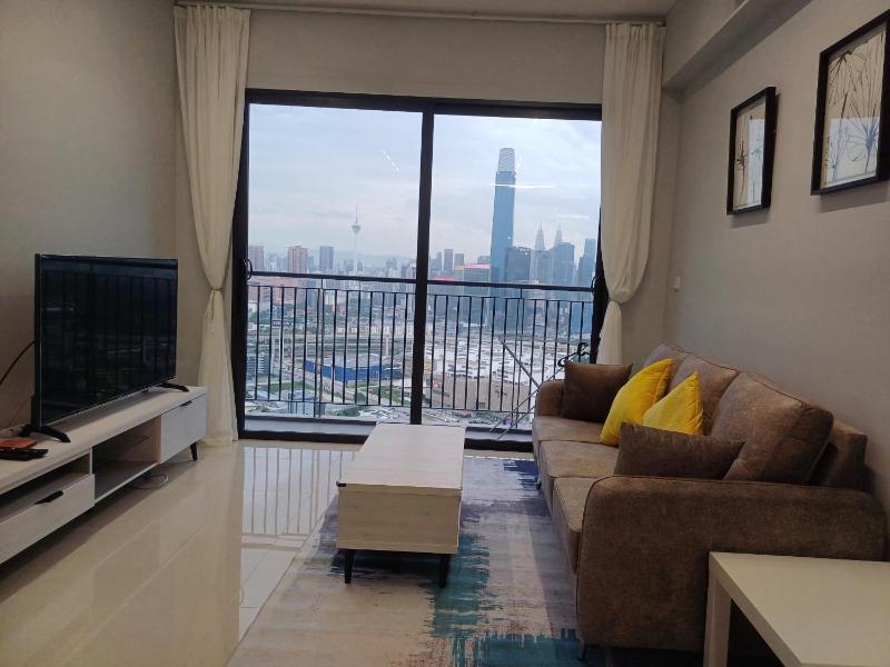 Цены на Sunway Velocity Two 4 Rooms 2 Bathrooms for 7 person with Unobstructed KL City View shuang wei wei le cheng qi ren si fang liang ce dan wei gao lou you wu di ji long po ye jing в Куала-Лумпуре
