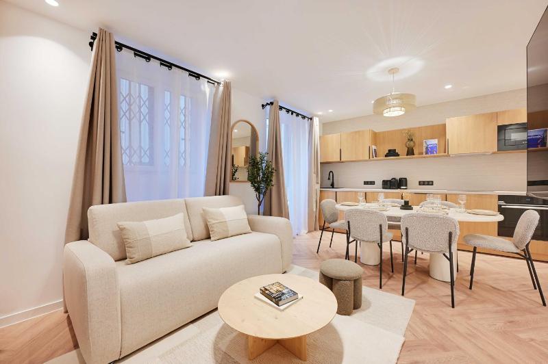 Цены на Serene apartment - 2BR 6P - Grenelle - Tour Eiffel в Париже