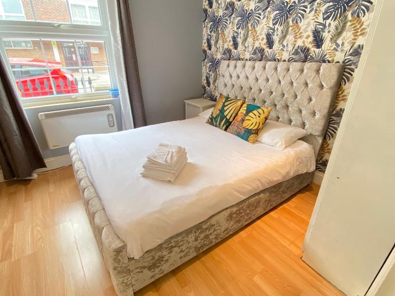 Impeccable 2-Bed Apartment in Central London — забронировать отель в Лондоне
