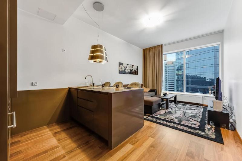 High-Rise Amazing View Apartment 14th Floor In CityCentre — отель с удобствами в таллине