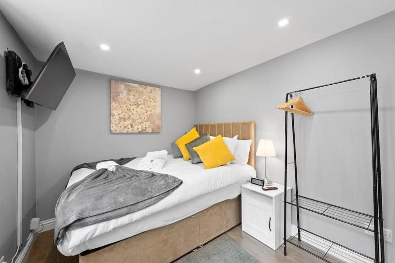 Цены на Studio in Wood Green with private garden в Лондоне