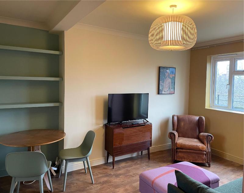 Kennington flat with balcony, king size bed and free parking overlooking park — отель в Лондоне, Соединенное Королевство