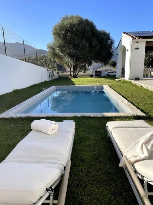 Villa Ami a Castiadas - Elegante rifugio con piscina