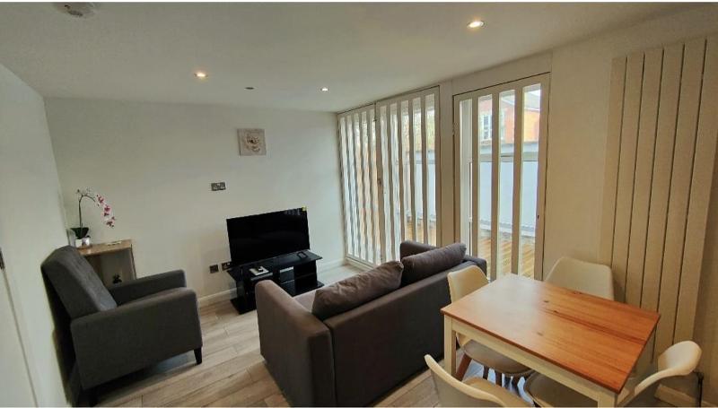 Flat 2 Wimbledon — отель с удобным расположением в Лондоне