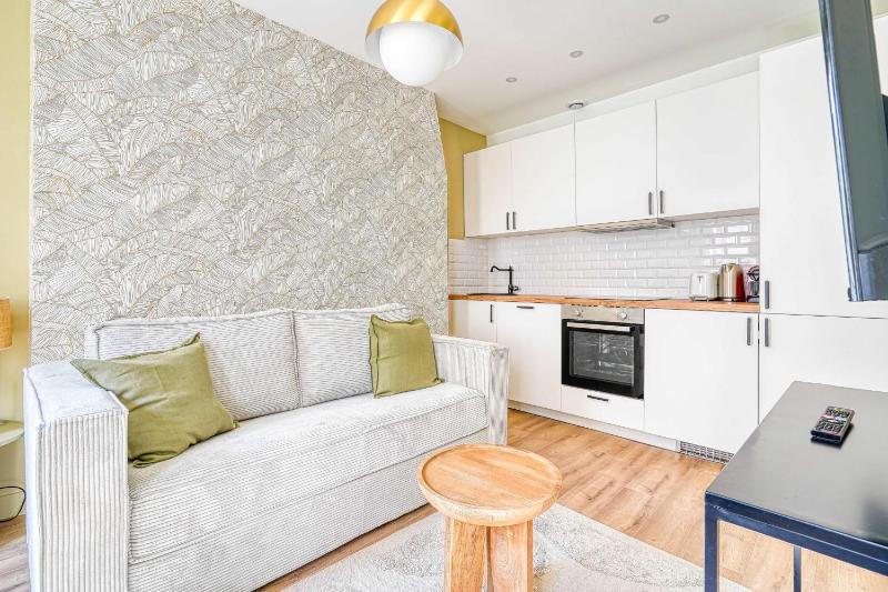 Цены на Charming Appart 4P1BR Le Marais в Париже