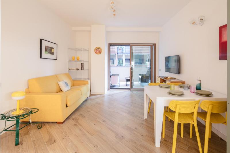 Happy Domus Roma - Giallo Corte Trastevere — комфортный отель в Риме