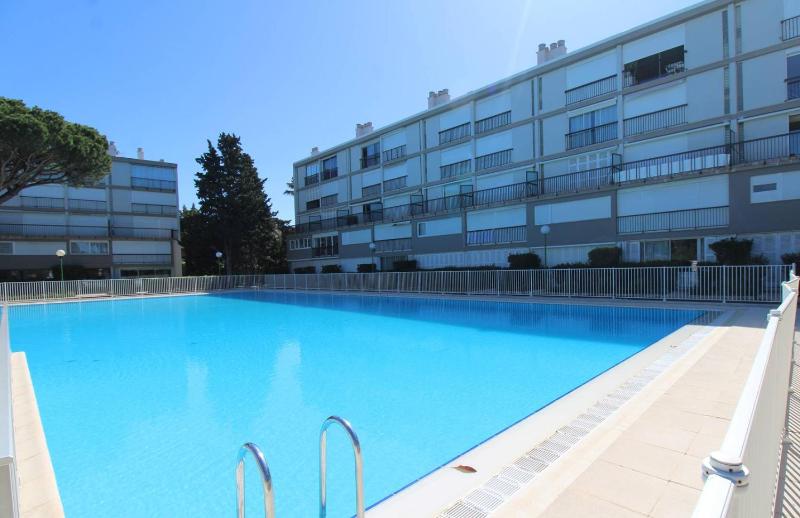 TROPCOQ - Au coeur de St-Tropez - Studio cabine pour 2 personnes — забронировать отель в Сент-Тропезе