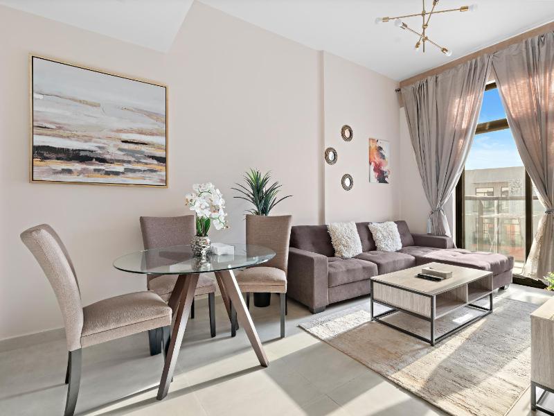 Stylish One BDR In heart of JVC — отель с удобным расположением в Дубае