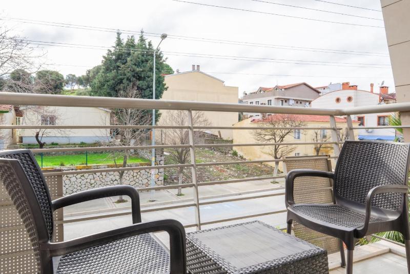 Цены на Flat w Pooltable and Tennis Table 15 min to Beach в Измире