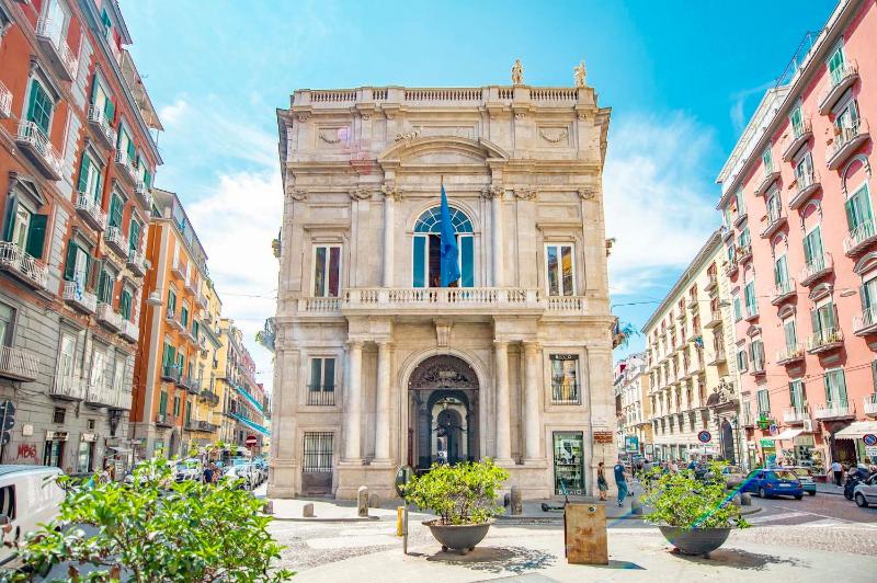 Palazzo Doria Napoli — комфортный отель в Неаполе