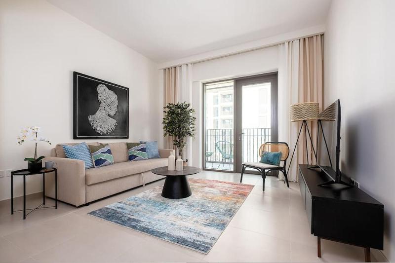 Цены на Opulent 1BR at Summer Dubai Creek SLEEP 4 в Дубае
