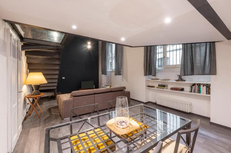 Charming loft in Milano Isola — забронировать отель в Милане
