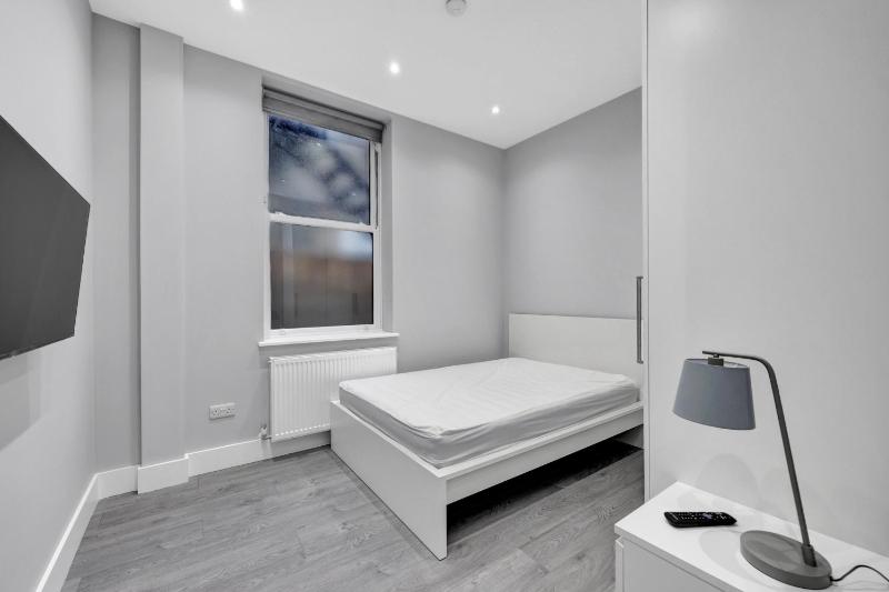 Your Cosy Stay Modern 1 Double Bedroom Flat Fully Furnished - 5 Mins walk to Stn — отель с удобным расположением в Лондоне