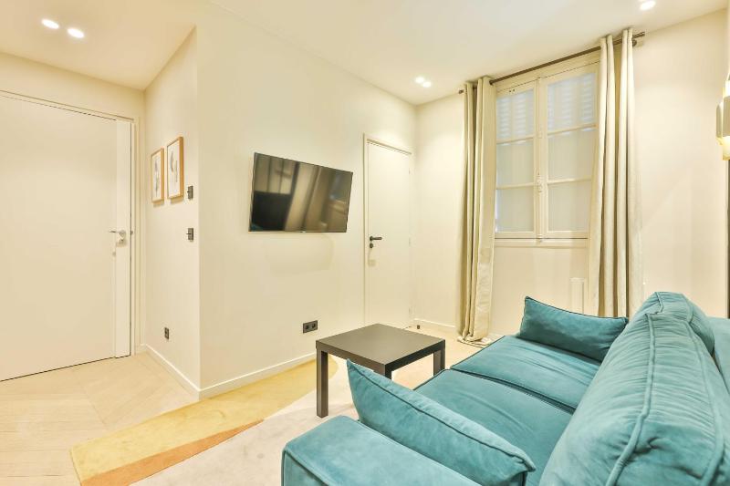 Цены на Wonderful Appartment 4p 1 BR Nation Voltaire в Париже