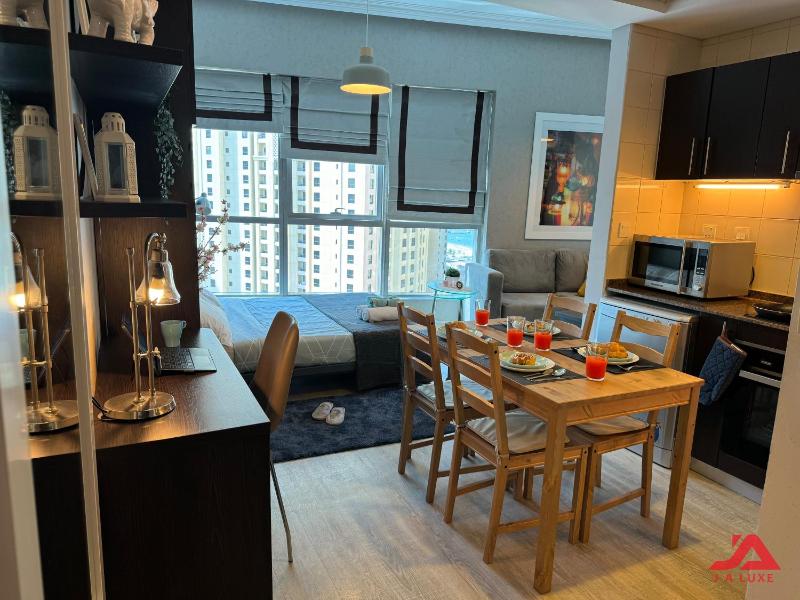 Cozy Marina & Sea View Apt in Bay Central Tower Dubai Marina with Modern Gym & Pool, Steps to Beach & Metro — отель с удобным расположением в Дубае