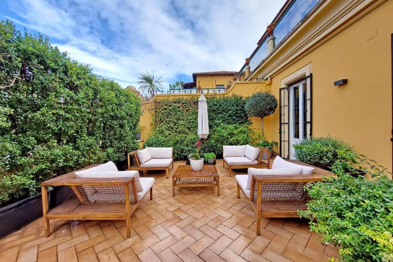 Цены на LuxuryTerrace RomeApartment в Риме