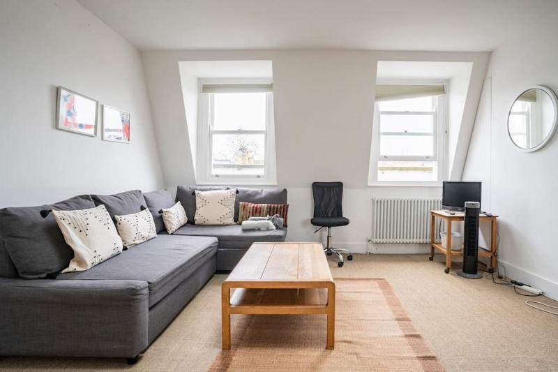 Цены на North East London loft apartment. Stoke Newington. в Лондоне