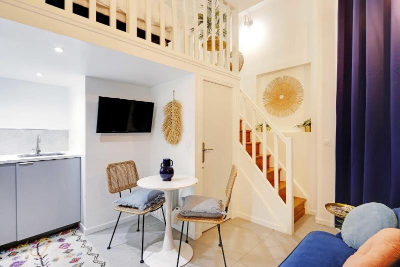 Beautiful and contemporary apartment - Arc de Triomphe Champs Elysees — отель в Париже, Франция