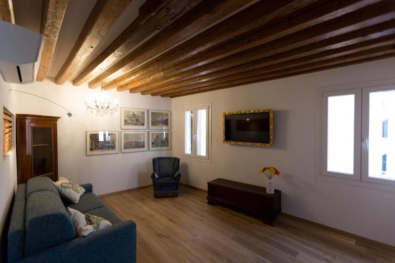 Цены на Aponalview apartment 027042-LOC-12481 в Венеции