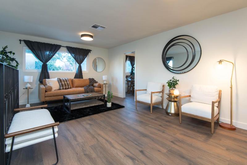 Superb Apartment Near DTLA — отель в Лос-Анджелесе, Соединенные Штаты Америки