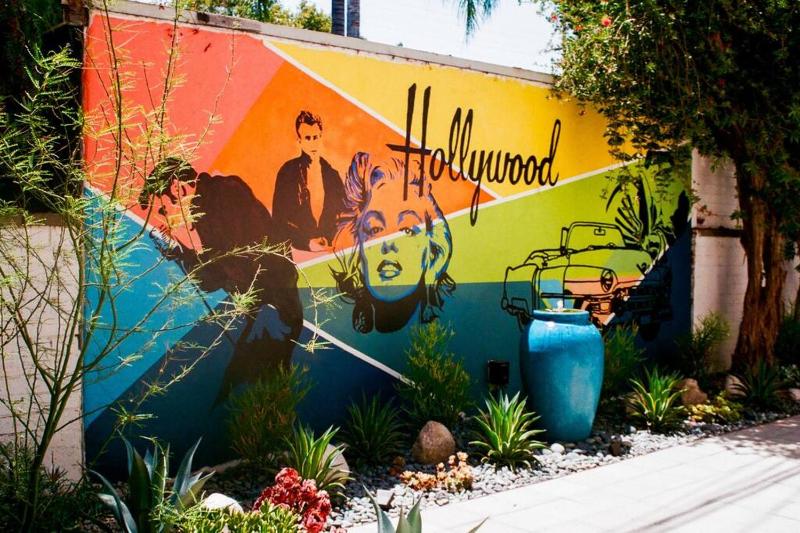 Hollywoodland Suite Built in Exquisite Contemporary Style — забронировать отель в Лос-Анджелесе