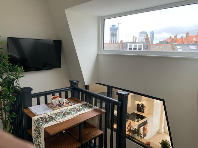 One Bedroom Apartment London — забронировать отель в Лондоне