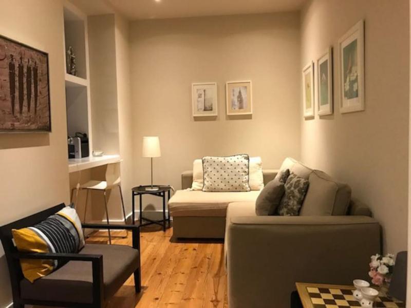 Cosy and Renewed T2 Apartament in Campolide - 67 1D — забронировать отель в Лиссабоне