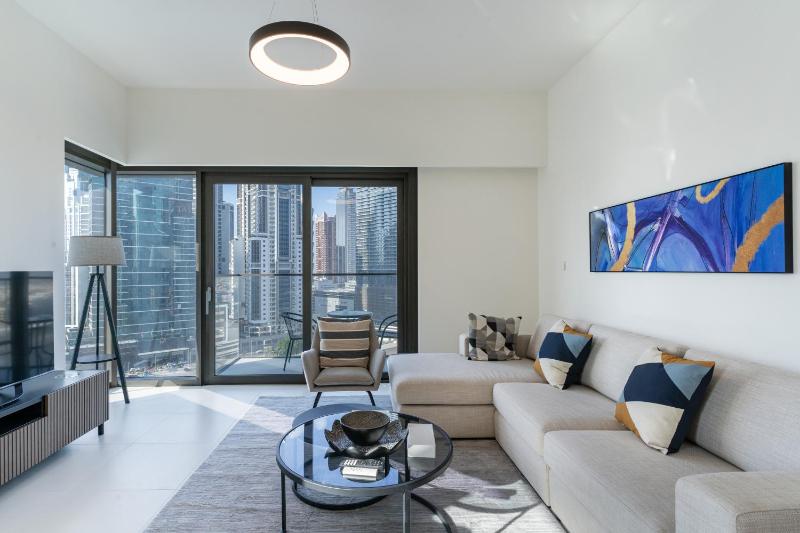 Charming 2BR in Burj Crown, Walk to Burj Khalifa - Allsopp&Allsopp — отель с удобствами в Дубае