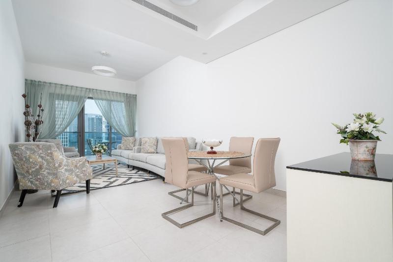 ALH Vacay - Full Canal View 2 Bedrooms in The Bay — забронировать отель в Дубае