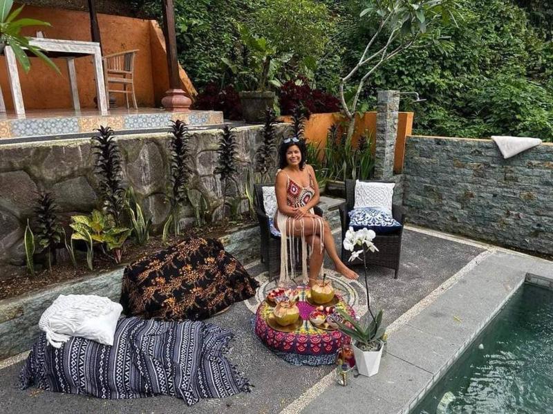 *New* Jungle Joglo Villa with Waterfall View — комфортный отель в Убуде