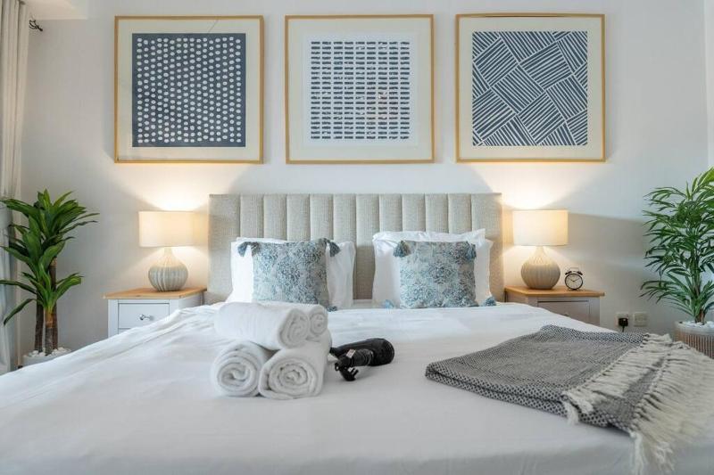 Summer Nights Done Right! 1 Bed in Palm Jumeirah — отель с удобствами в Дубае