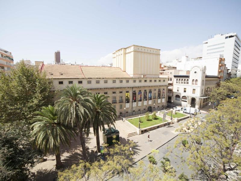 Teatro ~ Alicante — отель с удобствами в Аликанте
