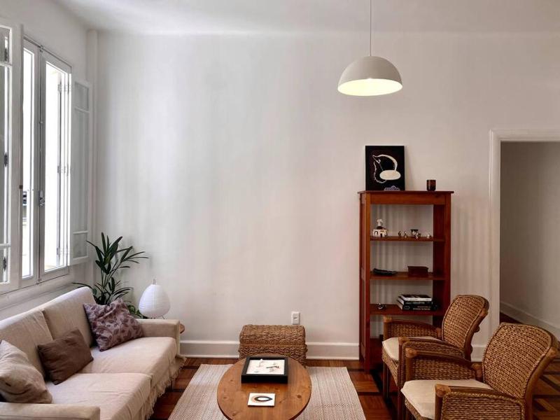Bright, Spacious, Historic and Newly Renovated — забронировать отель в Рио