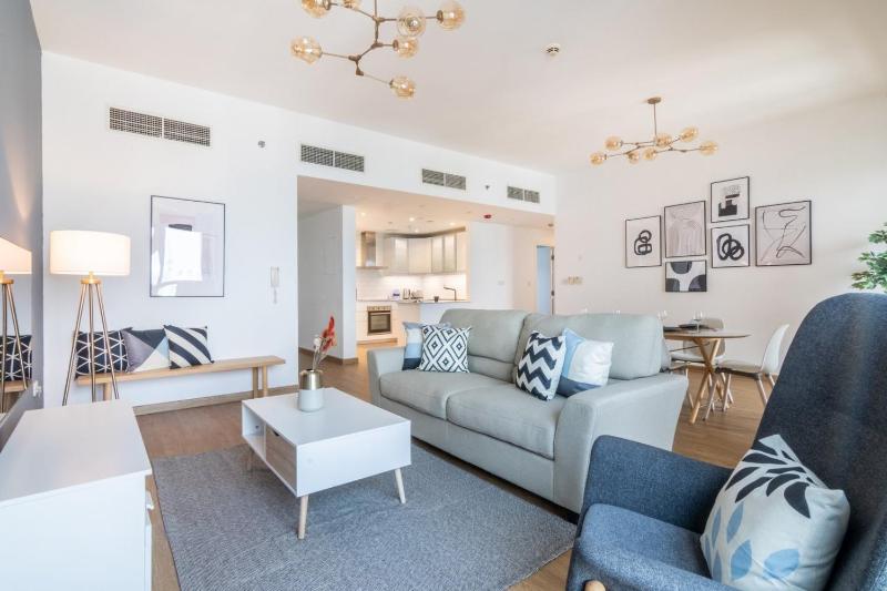 GuestReady Holiday Homes - Skyline Views — отель с удобствами в Дубае