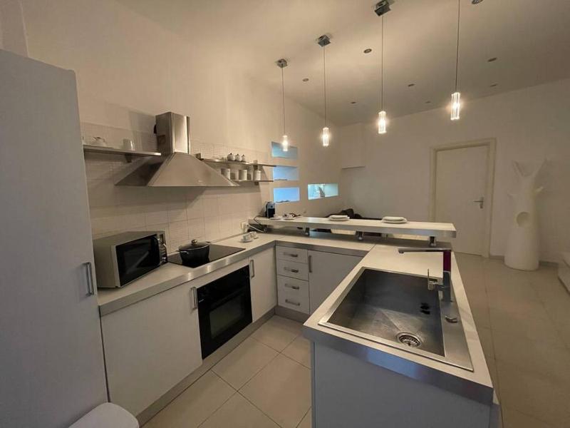 Цены на Casa con vasca idromassaggio in centro storico в Палермо