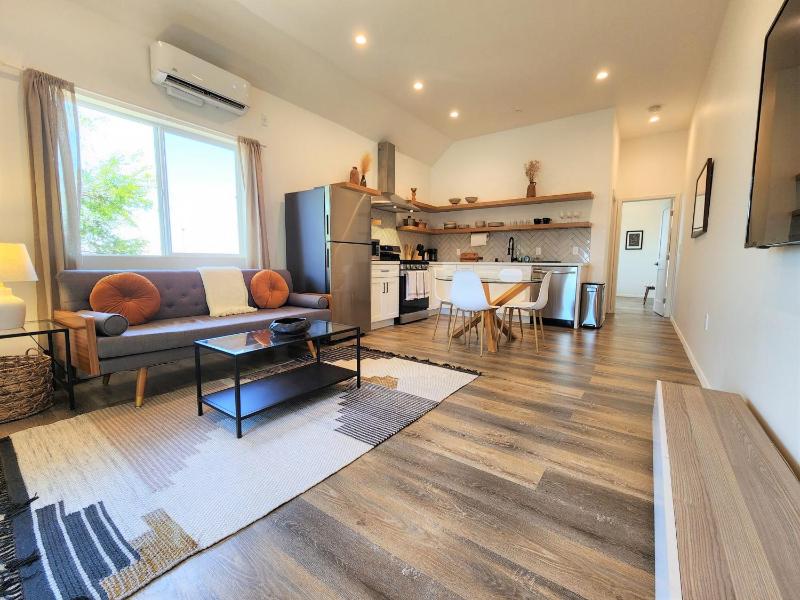 Цены на New construction guesthouse with great views! в Лос-Анджелесе