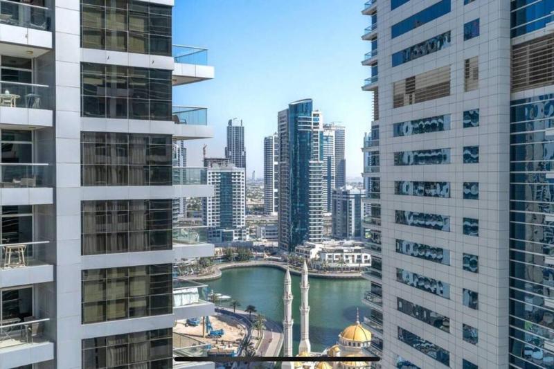 Nr beach/2 bed upgraded/terrace — отель с удобствами в Дубае