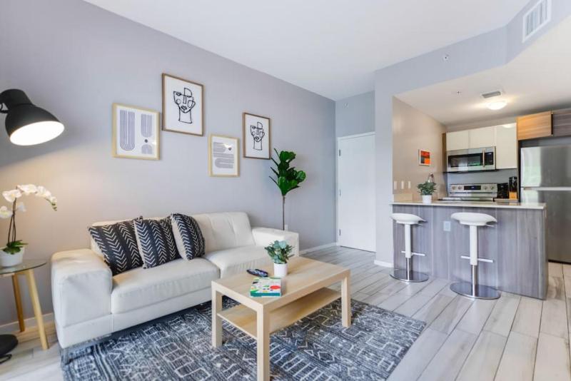 Wynwood Amazing Condo Sleeps 5 Close to Beach — забронировать отель в Майами