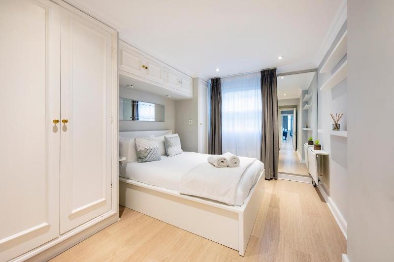 Chelsea Two Bedroom Apartment — отель с удобным расположением в Лондоне