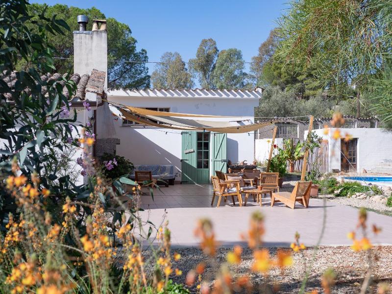 Domu Prexada a Maracalagonis - Accogliente B&B con piscina