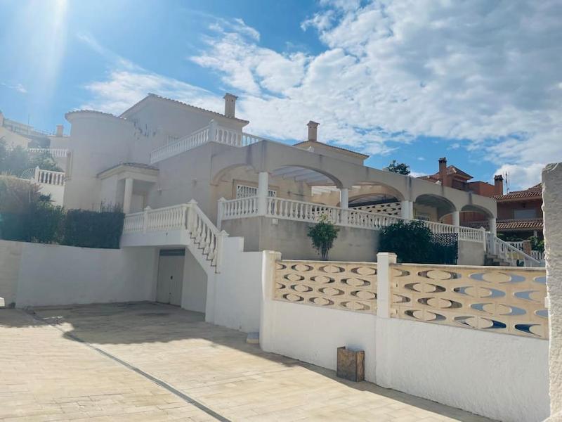 Casa Blanca — отель с удобным расположением в Аликанте