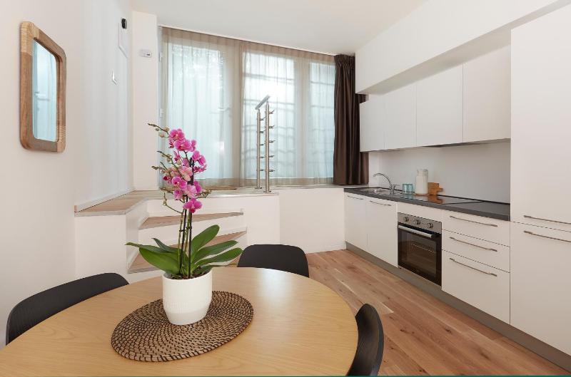 Presty Apartments — забронировать отель в Милане