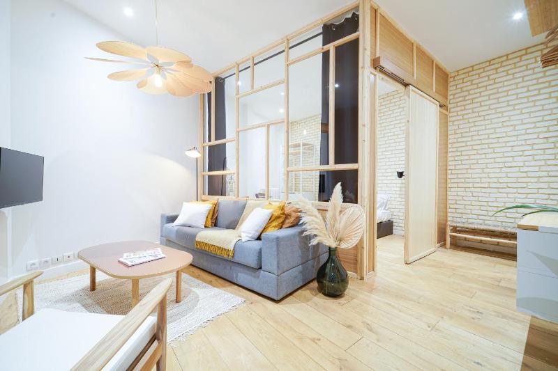 Parisuites Central Canal Saint Martin Luxe & Chic & Cosy — забронировать отель в Париже