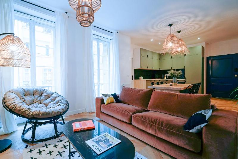 Parisuites Central Grands boulevards Chic Folies Bergeres — отель в Париже, Франция