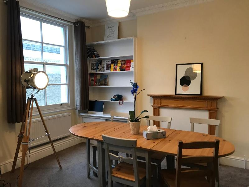 Knightsbridge House Apartment — отель с удобным расположением в Лондоне