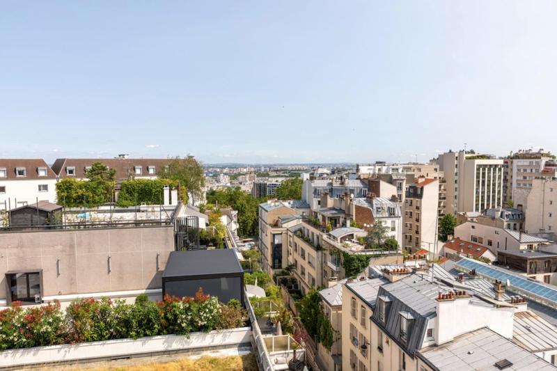 Family cocoon in Buttes-Chaumont — забронировать отель в Париже