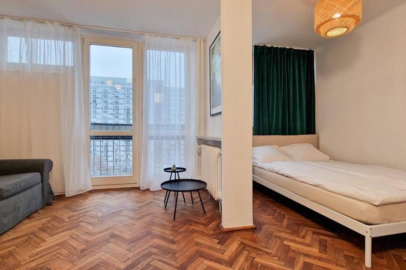 Retro cozy flat Central point with VERY fast wifi — отель в Варшаве, Польша