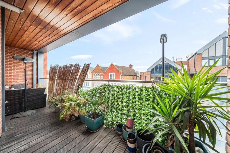 Цены на 2-Bed Gem on Tooting High Street в Лондоне