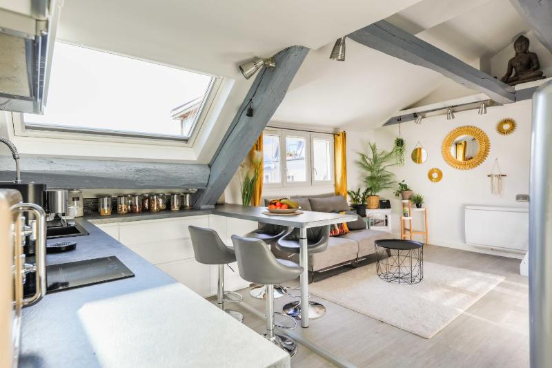Cosy apartment in the heart of Paris — отель с удобствами в Париже